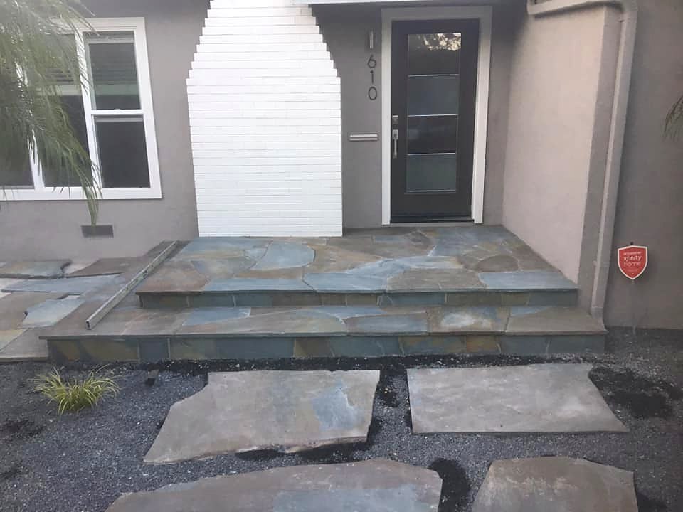 Flagstone entry landing with natural stepping stones by Warrens Masonry